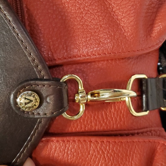 VALENTINA SHOULDER BAG 15"w nice soft leather, lightweight bag. - Picture 3 of 13